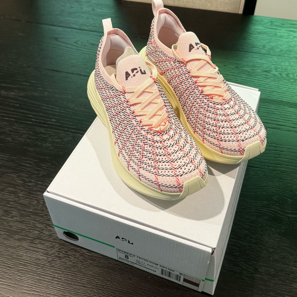 NWT APL Zipline bleached pink/moonscape/pristine size 8 women’s